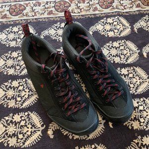 Vasque Hiking Walking Shoes - Vibram Sole - US9.5